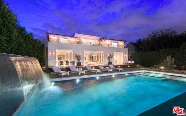 452 S Las Palmas Avenue Los Angeles, CA 90020