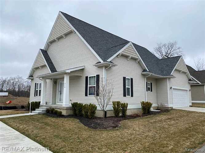 314 Dorchester Dr Howell, MI 48855
