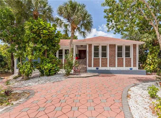 1355 Roberts Bay Ln Sarasota, FL 34242
