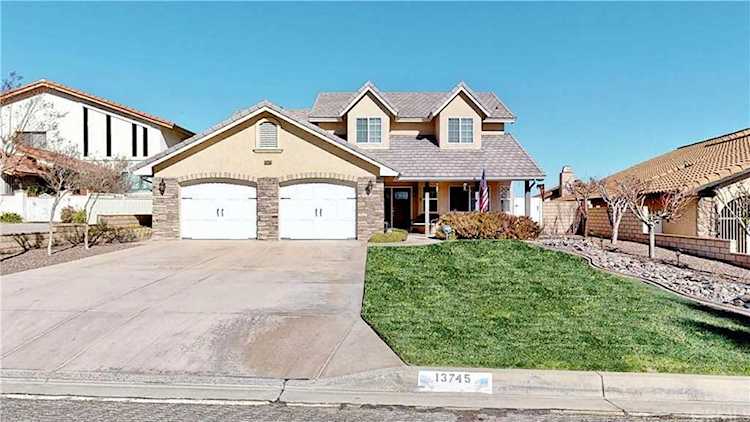 13745 Chinquapin Drive Victorville, CA 92395