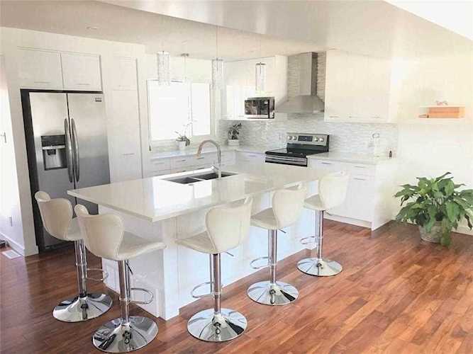 976 Canaveral Crescent SW Calgary, AB T2W 1N5