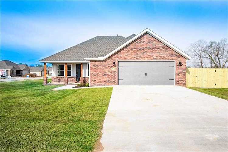 1660 Gallant Fox Ln Prairie Grove, AR 72753