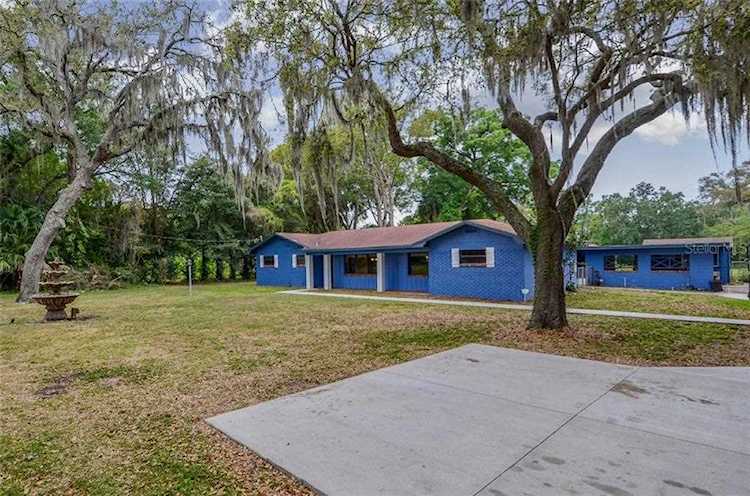 1018 S Mount Carmel Rd Brandon, FL 33511
