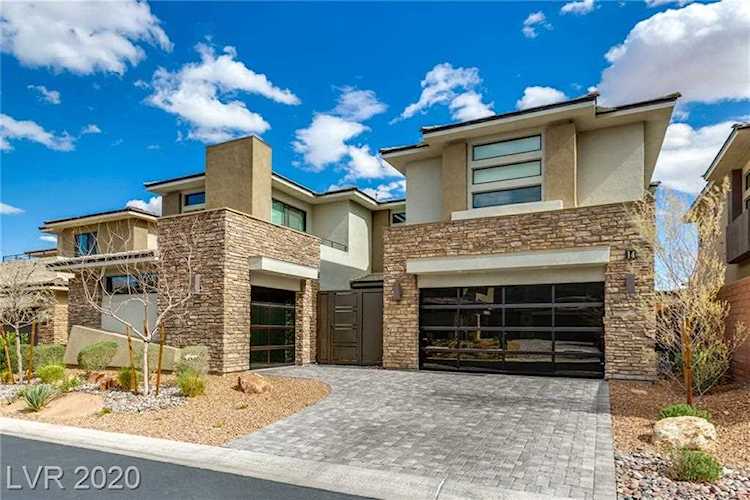 14 Moonfire Las Vegas, NV 89135