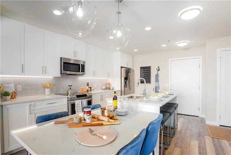 8530 8A Avenue SW #206 Calgary, AB T3H 6A7