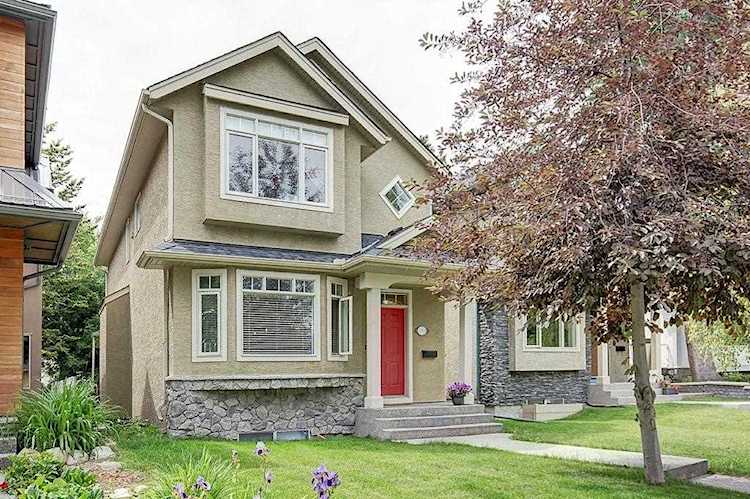 25B Tamarac Crescent SW Calgary, AB T3C 3B7