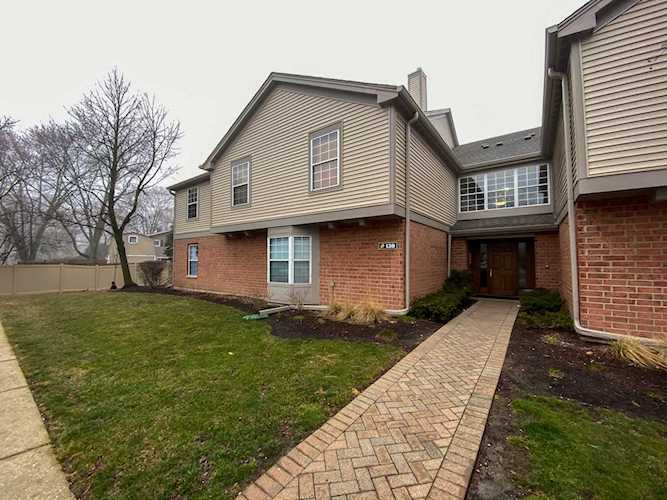 130 Crest Wood Ct #3 Schaumburg, IL 60195