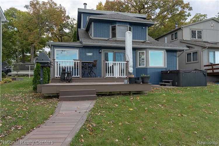 3901 Woodland Dr Highland Twp, MI 48356