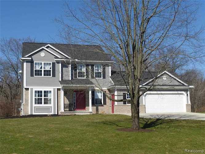 3384 Knoll Ct Highland Twp, MI 48356