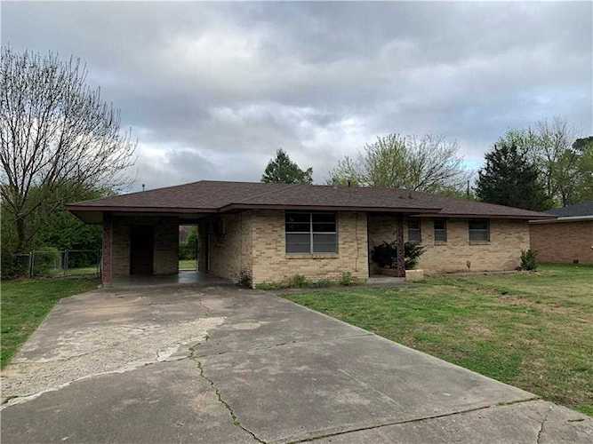 901 Sherman St Springdale, AR 72764