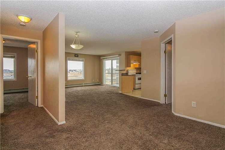 304 Mackenzie Way SW #37 Airdrie, AB T4B 3H6