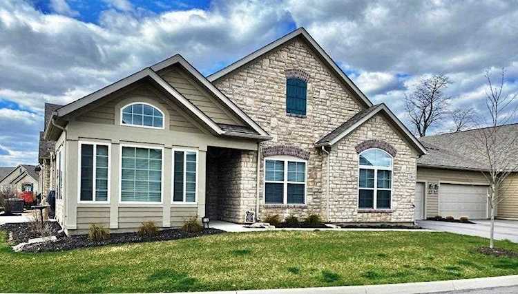 236 Stoneshire Crossing Pataskala, OH 43062 | MLS 220010030 Photo 1