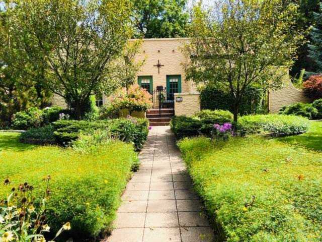 153 Pomeroy Ave Crystal Lake, IL 60014