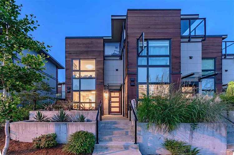 2358 Western Avenue #3 North Vancouver, BC V7M 2L3