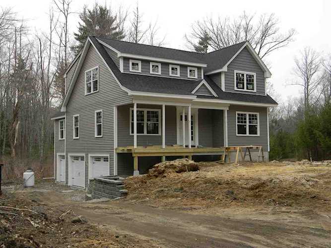 72 Burnt Swamp Rd East Kingston, NH 03827