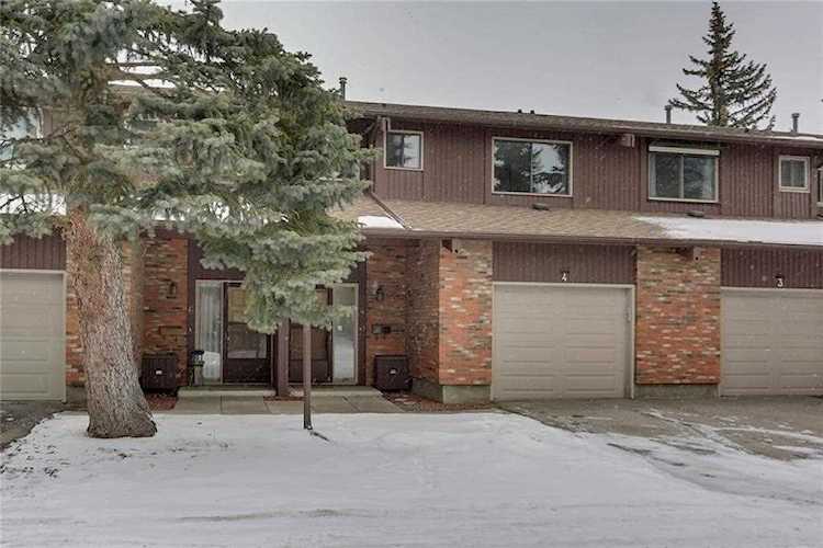 2323 Oakmoor Drive SW #4 Calgary, AB T2V 4T2