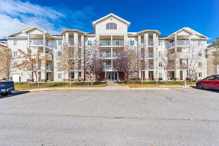 17 Country Village Bay NE #103 Calgary, AB T3K 5J7