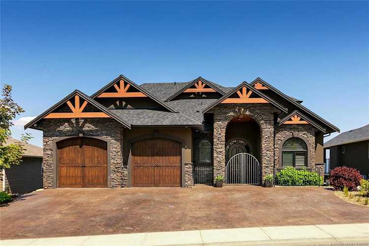 968 Hewetson Court Kelowna, BC V1W5H8