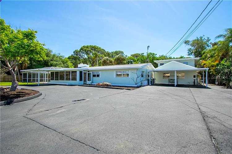249 Avenida De La Isla Nokomis, FL 34275