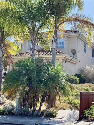 6822 Luciernaga Ct Carlsbad, CA 92009
