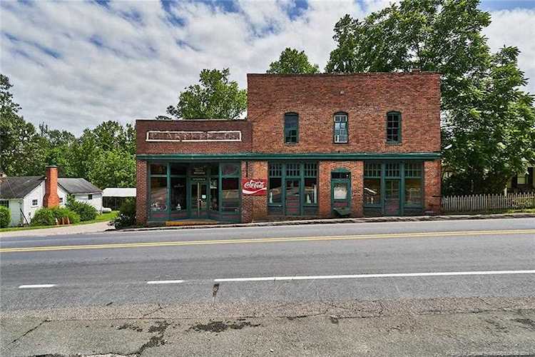 449 Carthage St Cameron, NC 28326