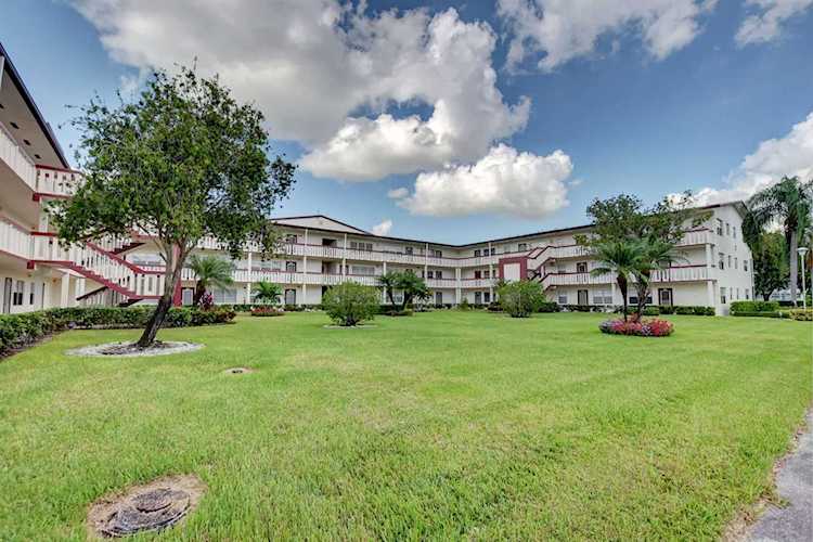 230 Fanshaw F #230 Boca Raton, FL 33434