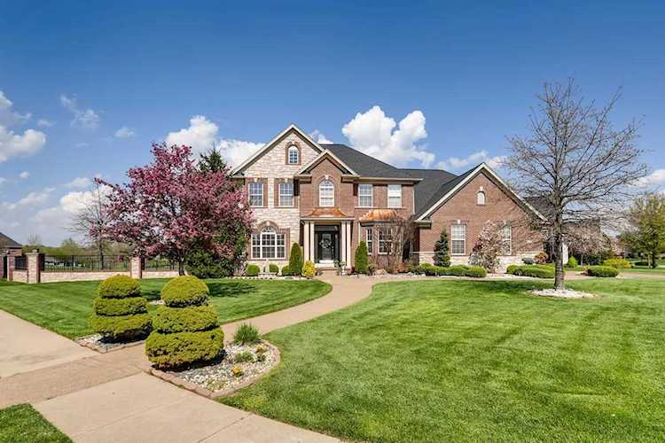 5744 Victoria Bluffs Drive Newburgh, IN 47630