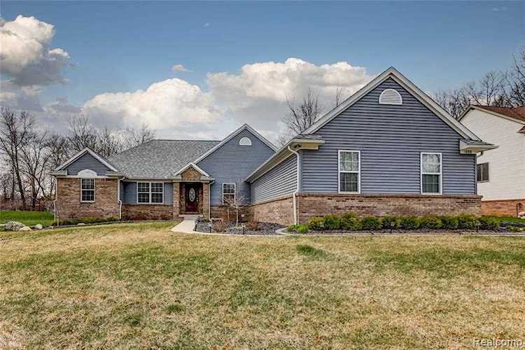 1888 Elkridge Circle Highland Twp, MI 48356