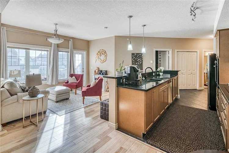 30 Royal Oak Plaza NW #411 Calgary, AB T3G 0C1