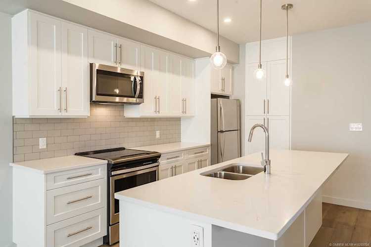 3638 Mission Springs Drive #402 Kelowna, BC V1W0B3