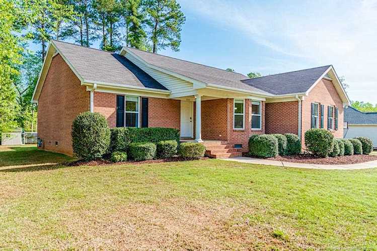 2530 Victory Dr Sanford, NC 27330 | MLS 630508 Photo 1