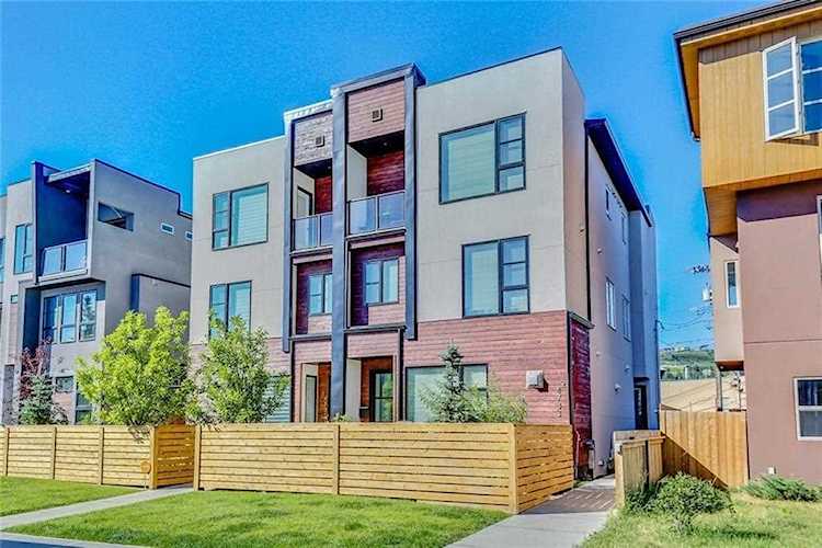 4733 17 Avenue NW #2 Calgary, AB T3B 0P4