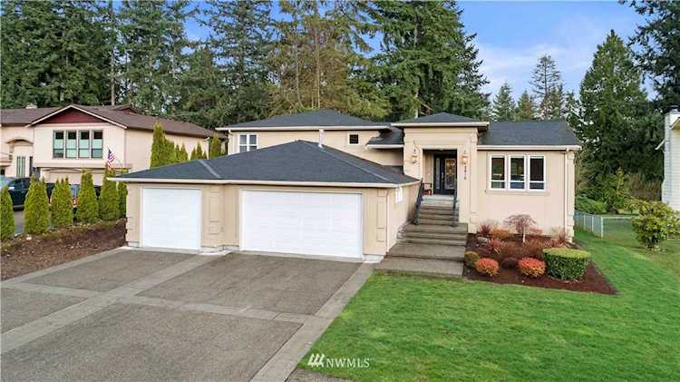 2816 208th Avenue East Lake Tapps, WA 98391