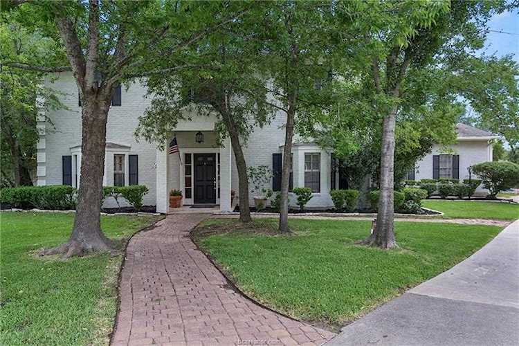 2802 Briar Grove Circle Bryan, TX 77802
