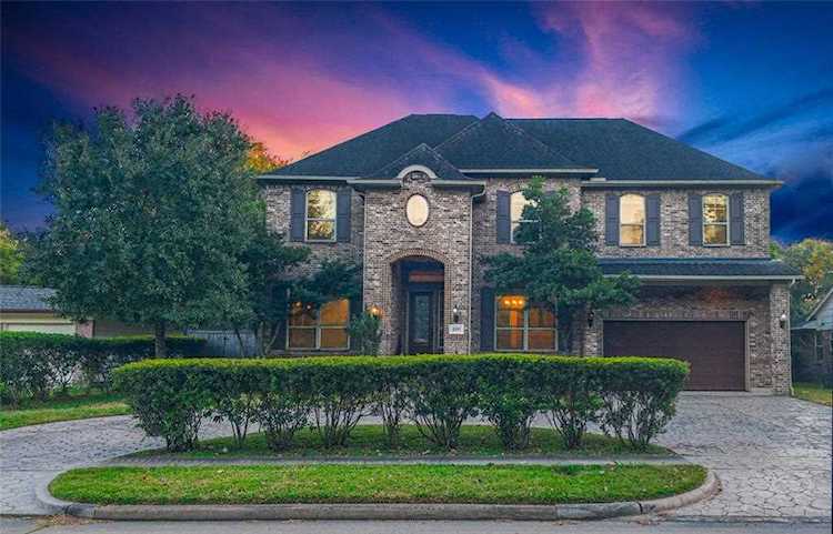 5111 Beechnut St Houston, TX 77096