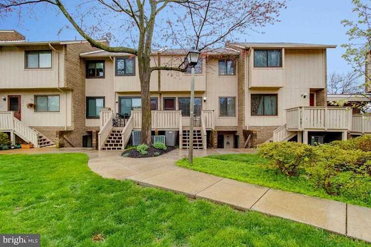 2440 Glengyle Dr #240 Vienna, VA 22181 | MLS ® VAFX1119160 Photo 1