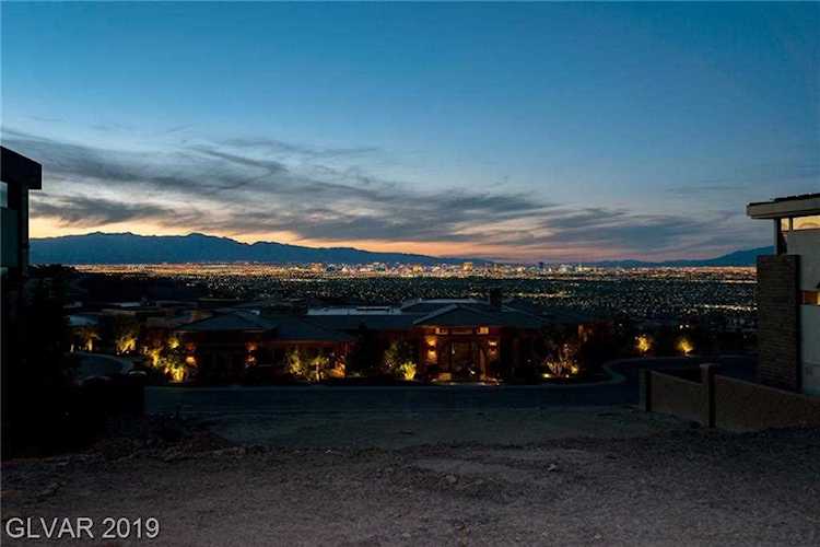 667 Scenic Rim Dr Henderson, NV 89012