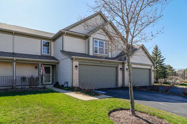 613 Arrowwood Ct Lindenhurst, IL 60046