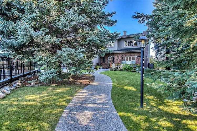 3201 Rideau Place SW #23 Calgary, AB T2S 2T1