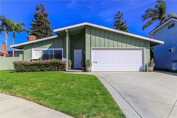 20522 Bearsden Circle Huntington Beach, CA 92646 | MLS OC20038653 Photo 1