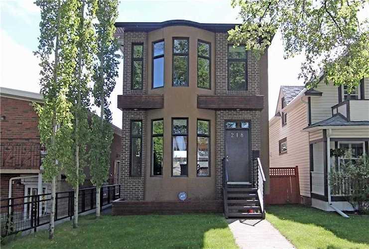 218 8A Street NE Calgary, AB T2E 4J1