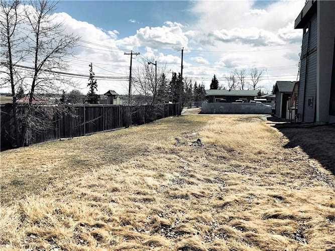 23 31 Ave SW Calgary, AB T2S 2Y7