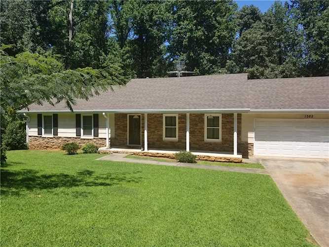 1582 Bent River Dr SW Lilburn, GA 30047