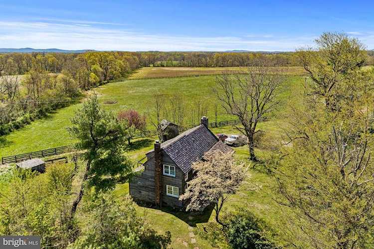 20858 Greengarden Rd Bluemont, VA 20135