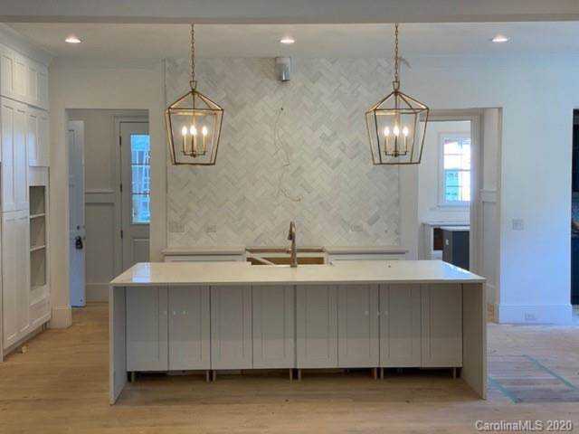 2811 Sharon Rd Charlotte, NC 28211