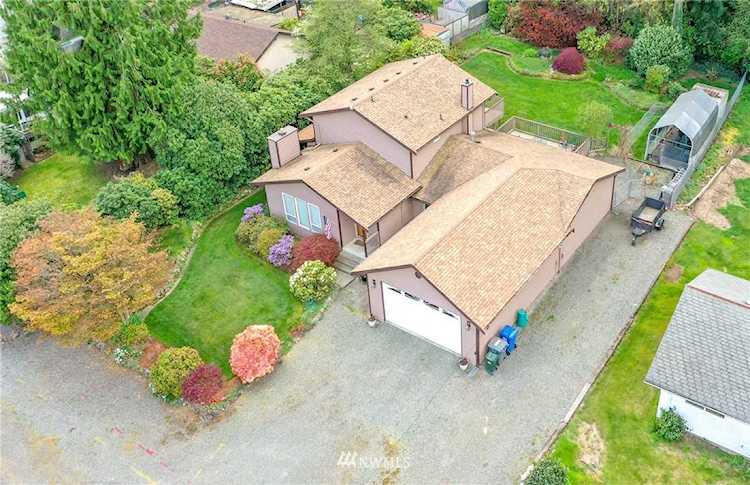 3608 Lakeridge Dr E Lake Tapps, WA 98391