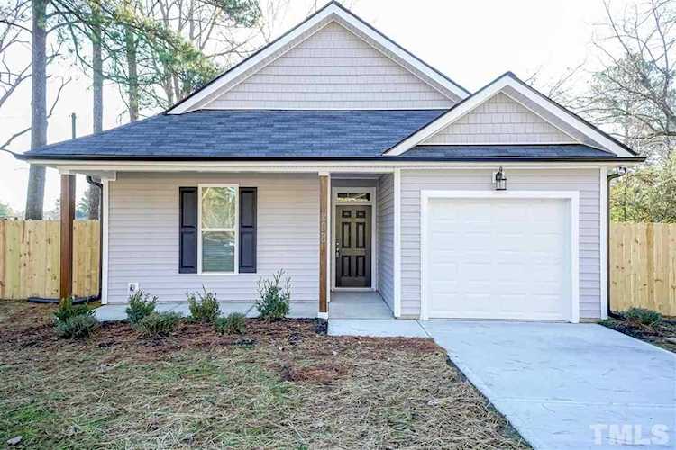 314 E Yukon Street Kenly, NC 27542
