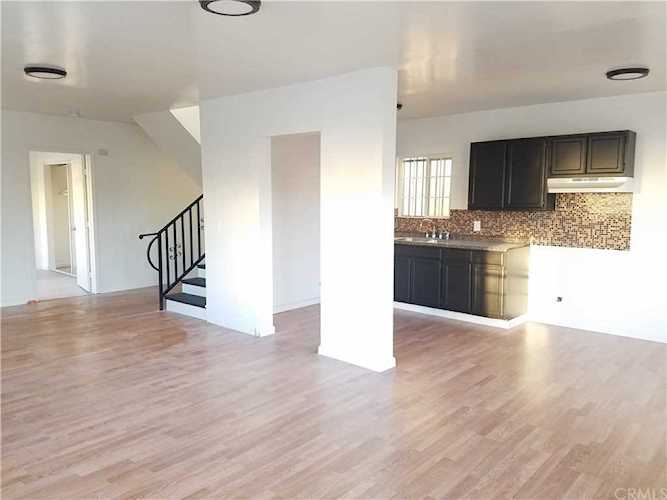 5605 S Compton Avenue Los Angeles, CA 90011