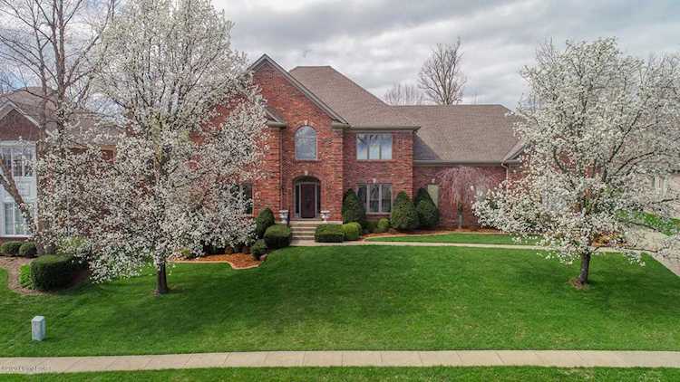 1306 Isleworth Dr Louisville, KY 40245