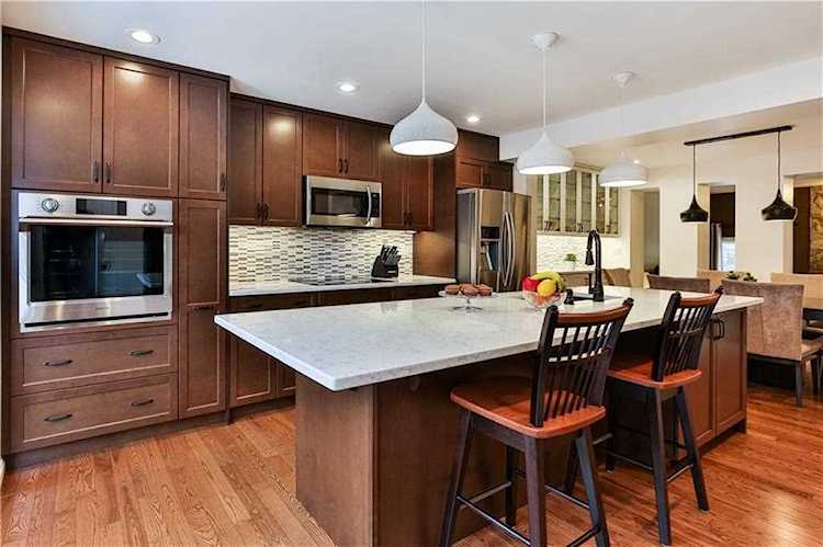 577 Point Mckay Grove NW Calgary, AB T3B 5C4